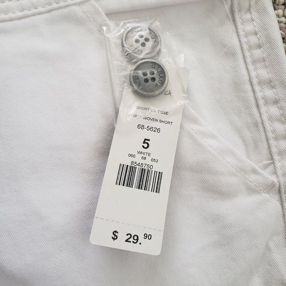 New Garage Ladies White Shorts 5 NWT - Picture 5 of 5